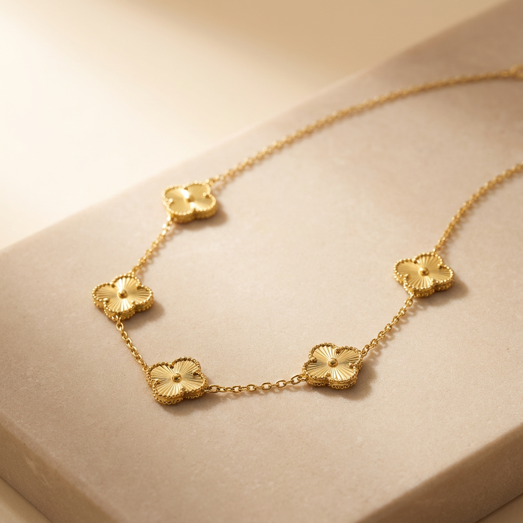 Clover gold stainless steel necklace - waterproof and tarnish-resistant everyday jewellery