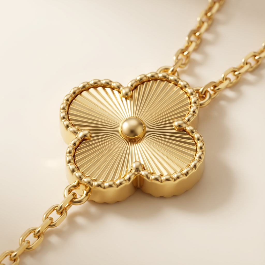 Clover gold stainless steel necklace - waterproof and tarnish-resistant everyday jewellery